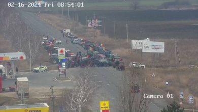 Photo of Drumul spre vama Leușeni, blocat de fermieri pentru a cincea zi consecutiv