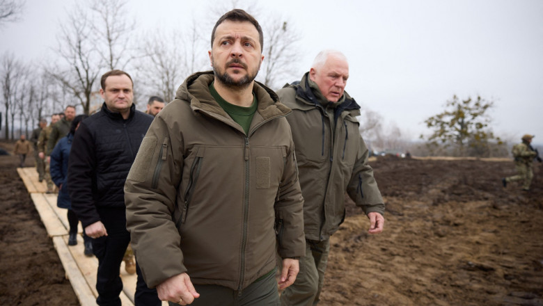 Photo of Zelenski avertizează că forțele ucrainene se vor retrage fără ajutorul militar al SUA