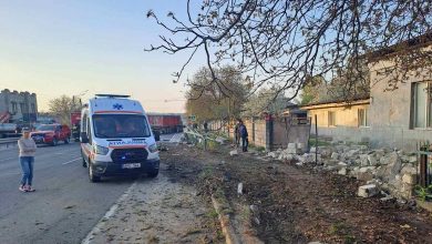 Photo of Șoferul camionului care a provocat accidentul de la Măgdăcești, soldat cu 16 persoane rănite, a fost plasat în arest la domiciliu