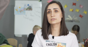 video | Copiii din Orhei învăță engleza într-un mod inedit. Cum o profesoară și-a transformat visul în realitate cu sprijinul UE