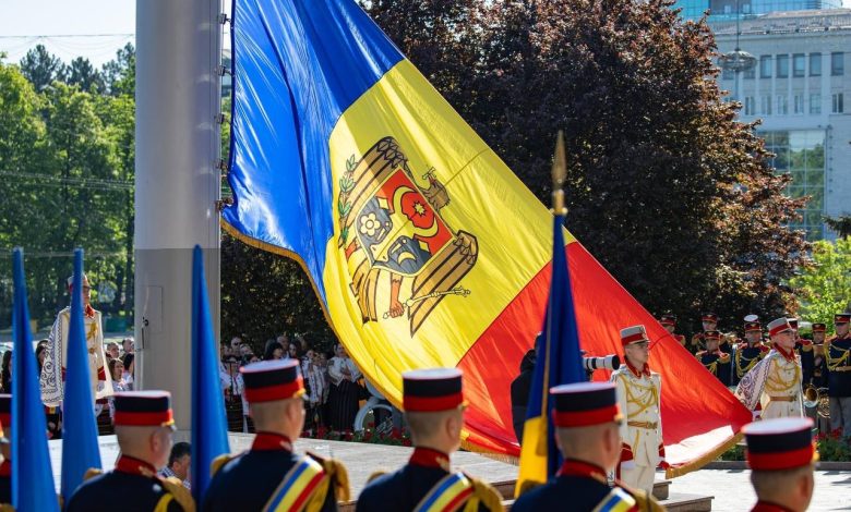 Photo of foto | Republica Moldova a marcat Ziua Drapelului de Stat: „Alături de Tricolor mergem cu fermitate în marea familie europeană”