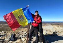 Photo of video | Un alpinist moldovean a escaladat cele mai înalte 7 vârfuri de pe toate continentele