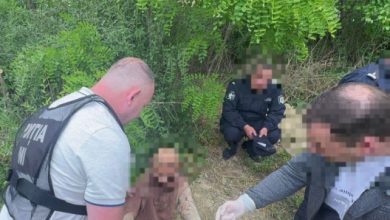 Photo of video | Un tânăr de 18 ani a ucis o femeie, iar pe un bărbat l-a înjunghiat și l-a îngropat de viu