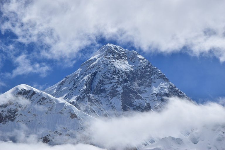 Photo of Record mondial: Un alpinist a cucerit Everestul pentru a 30-a oară