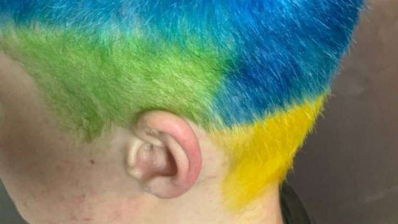Photo of Un tânăr rus care și-a vopsit părul a fost amendat pentru „discreditarea armatei”