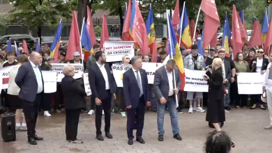 Photo of video | Susținătorii blocului „Victorie” au ieșit la protest. Verejanu anunță că mai multe persoane au fost reținute