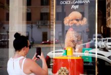 Photo of Dolce&Gabbana a lansat un parfum pentru câini. Casa de modă a primit un val de critici