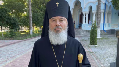 Photo of video | Episcopul Marchel, filmat cum o promovează pe Victoria Furtună în biserică