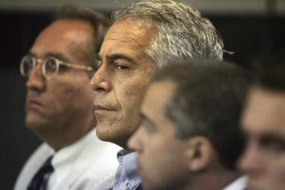 Photo of Donald Trump este acuzat că ar fi agresat sexual un fost model alături de Jeffrey Epstein