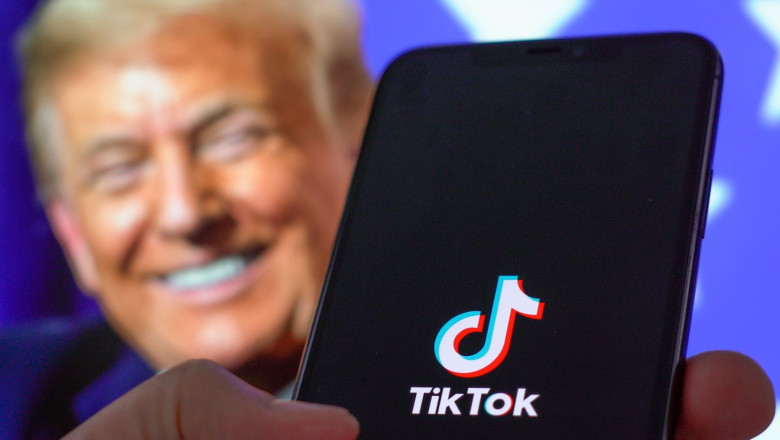 Photo of Aplicația a revenit: TikTok își restabileşte serviciile în SUA „ca urmare a eforturilor preşedintelui Trump”