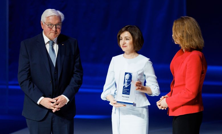 Photo of foto | Maia Sandu a ridicat Premiul Reinhard Mohn. Ce va face cu banii