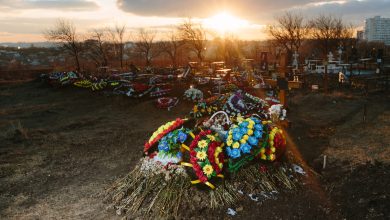 Photo of Fără coroane funerare din plastic pe morminte: „Cantități uriașe de deșeuri imposibil de reciclat”