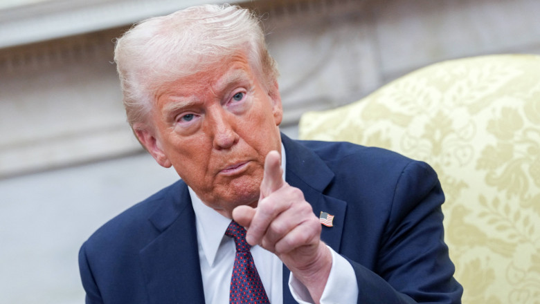 Photo of video | Donald Trump nu-și mai amintește faptul că l-a numit pe Zelenski „dictator”: „Am spus asta?”