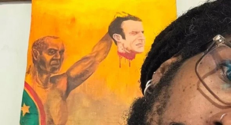 Photo of Emmanuel Macron a depus plângere după ce un artist l-a pictat cu capul tăiat