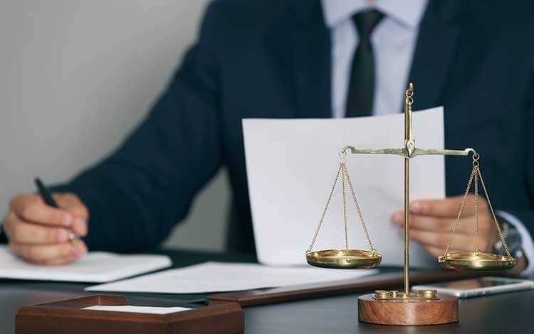 Photo of Un judecător și un avocat, deferiți justiției pentru trafic de influență
