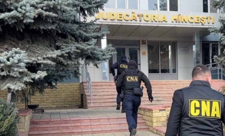 Photo of Patru judecători, cercetați pentru corupție. Sunt efectuate circa 30 de percheziții în 12 cauze penale