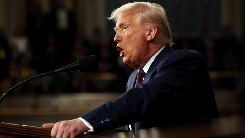 Photo of Trump anunţă că suspendă suprataxele vamale „reciproce” pe o perioadă de 90 de zile, cu excepţia Chinei