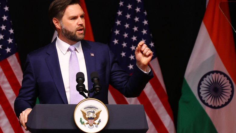 Photo of J.D. Vance presează Ucraina și Rusia să accepte oferta de pace a lui Trump, amenințând că SUA vor părăsi negocierile