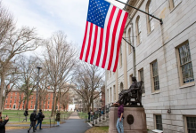 Photo of Administrația Trump interzice universității Harvard să accepte studenți internaționali