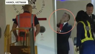 Photo of video | Macron, lovit de soția sa în fața camerelor? Explicația președintelui Franței