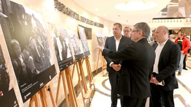 Photo of foto, video | Imagini-document din 1990, expuse la Parlament pentru a marca 35 de ani de la Podul de Flori