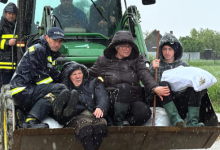 Photo of România sub ape: Evacuări dramatice cu buldozere și gospodării distruse. Nicușor Dan cere să se intervină rapid