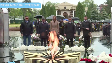 Photo of live | Depuneri de flori la Complexul memorial „Eternitate”. Maia Sandu: „Republica Moldova își comemorează eroii și celebrează victoria păcii”