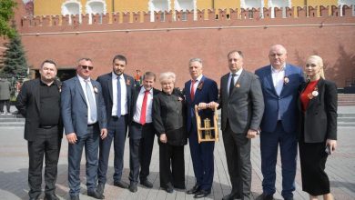 Photo of foto | Deputați și politicieni afiliați lui Ilan Șor au mers de 9 mai la Moscova, unde s-au întâlnit cu oligarhul fugar condamnat