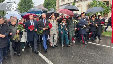 Photo of video | Marș de 9 mai la Chișinău cu panglici Sf. Gheorghe și cântece sovietice: Susținătorii lui Dodon și Șor au defilat împreună