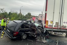 Photo of foto | Accident la graniță soldat cu răniți: Un autoturism moldovenesc a intrat într-un TIR