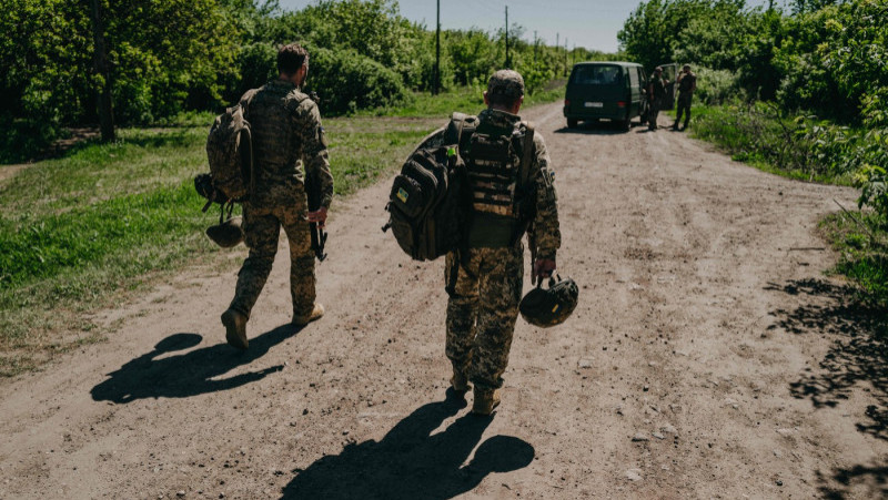 Photo of „Știu că s-ar putea să nu mă mai întorc”. Mii de tineri ucraineni aleg să meargă în prima linie a frontului pentru bani