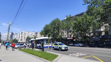 Photo of Transportatorii cer eliberarea șoferului de troleibuz reținut: „Suntem gata să blocăm toate traseele din țară”