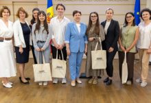 Photo of Trei tineri vor desfășura stagii plătite la Secretariatul Parlamentului