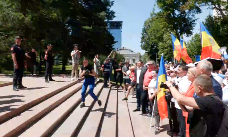 Photo of video | PSRM marchează Ziua Suveranității cu un miting în fața Parlamentului. Vlah, Tarlev și Caraman, prezenți