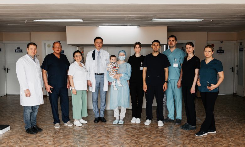 Photo of video | Premieră medicală în R. Moldova: Un copil, cel mai mic pacient cu transplant hepatic