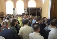 Photo of video | Noi îmbrânceli la ședința CMC. Ceban, către consilierii PAS: „Închideți gura odată”