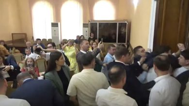 Photo of video | Noi îmbrânceli la ședința CMC. Ceban, către consilierii PAS: „Închideți gura odată”
