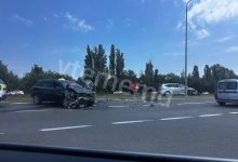 Photo of video | Accident rutier în apropierea Aeroportului Chișinău: Două mașini implicate, posibil un copil rănit