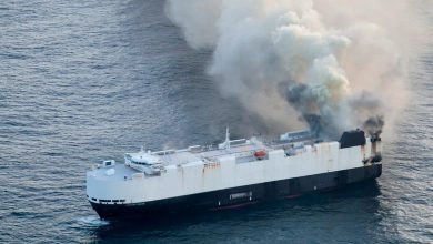 Photo of Incendiu în Oceanul Pacific: O navă cu 3.000 de mașini chinezești în flăcări în drum spre Mexic