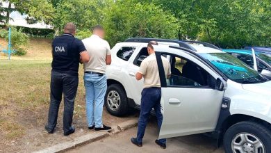 Photo of Un bărbat din Chișinău, reținut de CNA: 4.000 de euro pentru permise de conducere fără examene