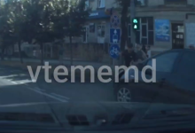Photo of video | Pieton lovit din plin pe o zebră din centrul Chișinăului. Șoferul a părăsit locul accidentului