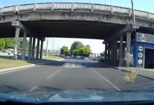 Photo of video | Pericol real pe podul Ismail: O porțiune din construcție s-a prăbușit chiar în fața unei mașini