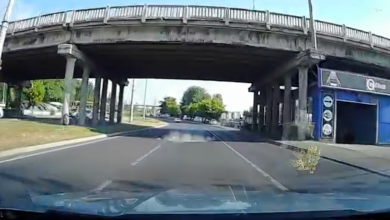 Photo of video | Pericol real pe podul Ismail: O porțiune din construcție s-a prăbușit chiar în fața unei mașini