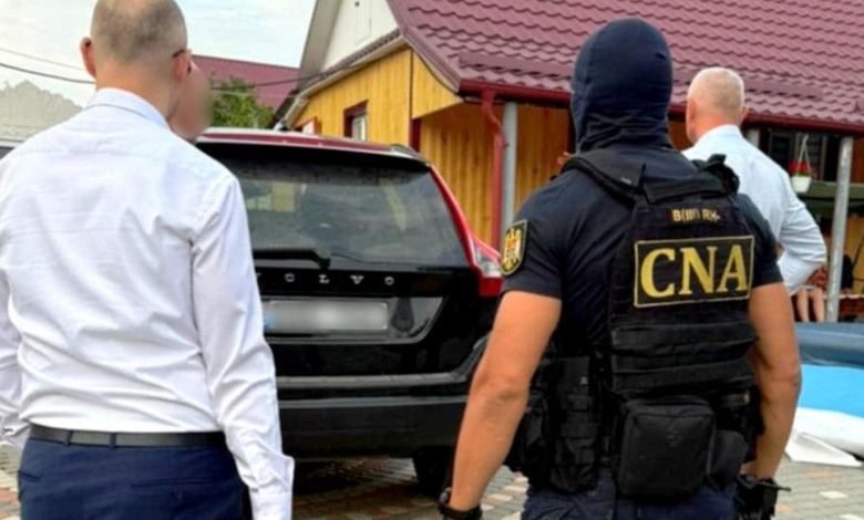 Photo of Un avocat, doi intermediari și un procuror, reținuți de CNA