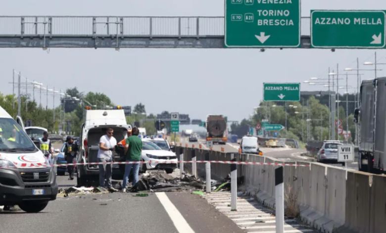 Photo of video | Momentul în care un avion se prăbușește în mijlocul unei autostrăzi din Italia