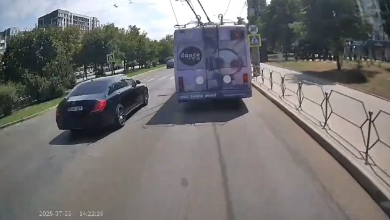 Photo of video | Un minor a fost lovit de o mașină pe o zebră de la Ciocana. Accidentul, surprins de o cameră de bord