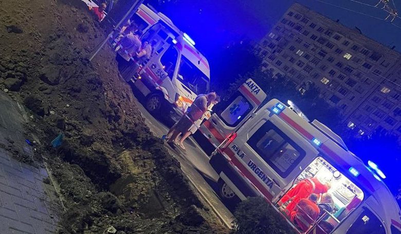 Photo of Un copil și șase adulți, răniți în urma incidentului din troleibuz pe bulevardul Mircea cel Bătrân