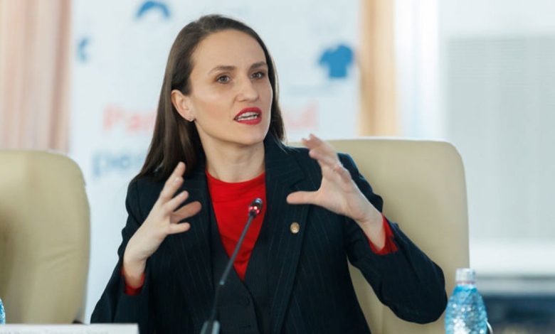 Photo of Ministra de Externe a României, despre interdicția primarului de Chișinău: „România nu este datoare dl. Ceban”
