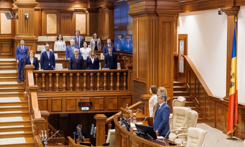 Photo of Noii judecători ai Curții Constituționale au depus jurământul. Domnica Manole, aleasă în funcția de președinte
