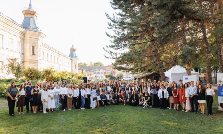 Photo of 63 de tineri, pregătiți pentru viitorul european al țării. Finalul Programului de stagii UE–RM